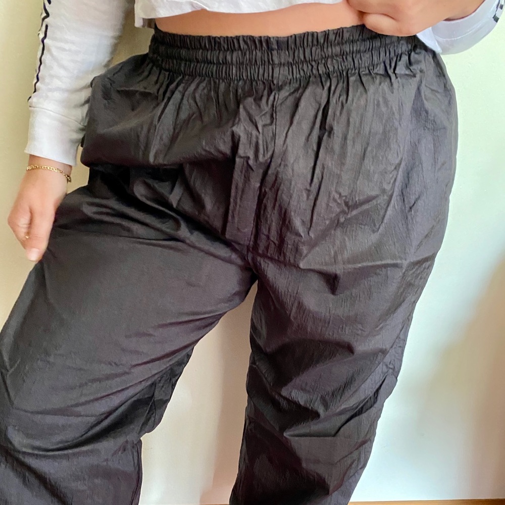 High waisted wind breaker black pants!